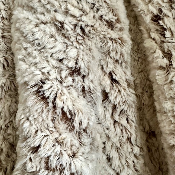 NEW Deluxe White Brown Faux Fur Extra Large Christmas Tree Skirt - Picture 3 of 5